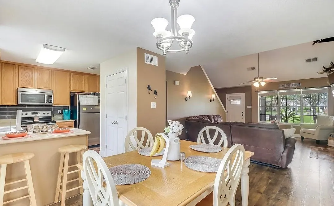 Residential 3 Bed/2.5 Bath in quiet suburb just north of I-10 with fenced backyard — Photo 4