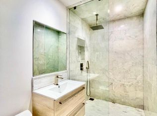 1619 Brockton Ave #204, Los Angeles, CA 90025