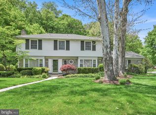812 Conodoguinet Dr, Camp Hill, PA 17011