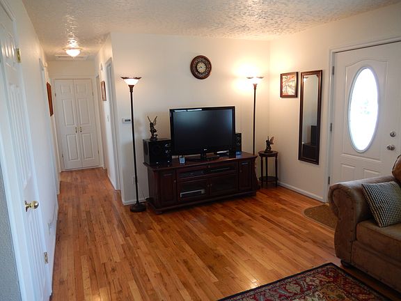 5th image of 3827 E Montgomery Ave