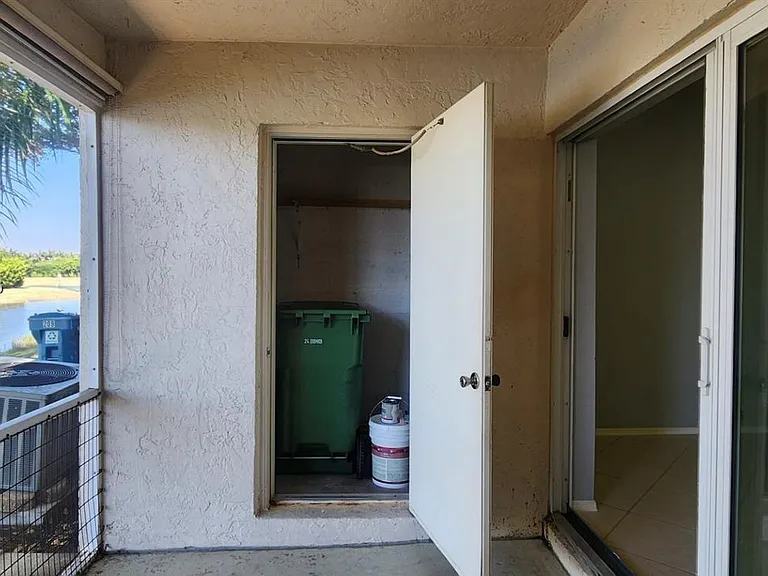 211 Mallory Ct #211 — Photo 11