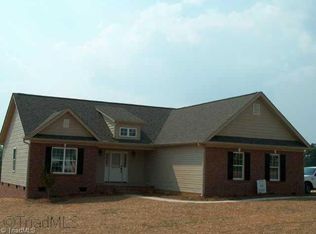 117 Cloverfield Xing, Lexington, NC 27295