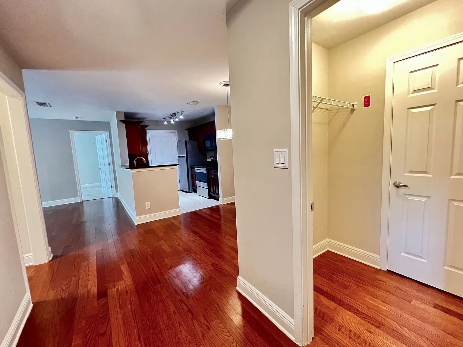 2 bed, 1083 sqft, $1,550 — Photo 2