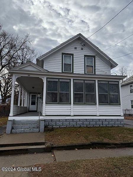 5th image of 20 First Street