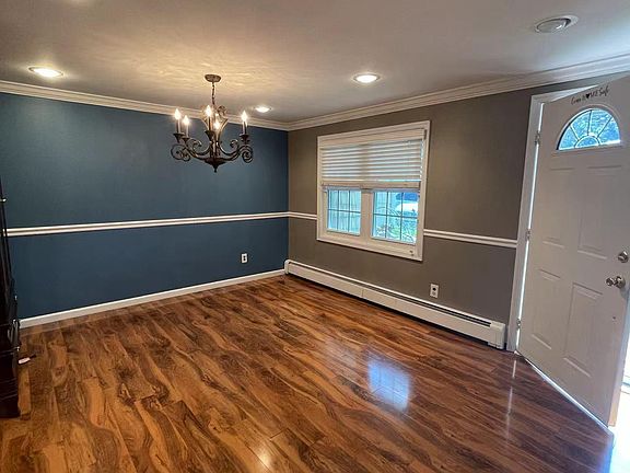 4th image of 55 Holiday Park Dr