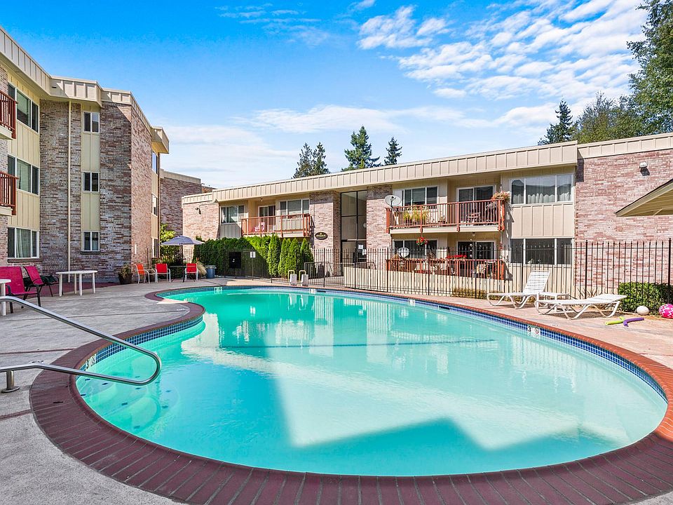 Seasonal heated pool (May - Sept)