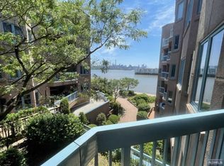 403 Smith Ct #403, Edgewater, NJ 07020