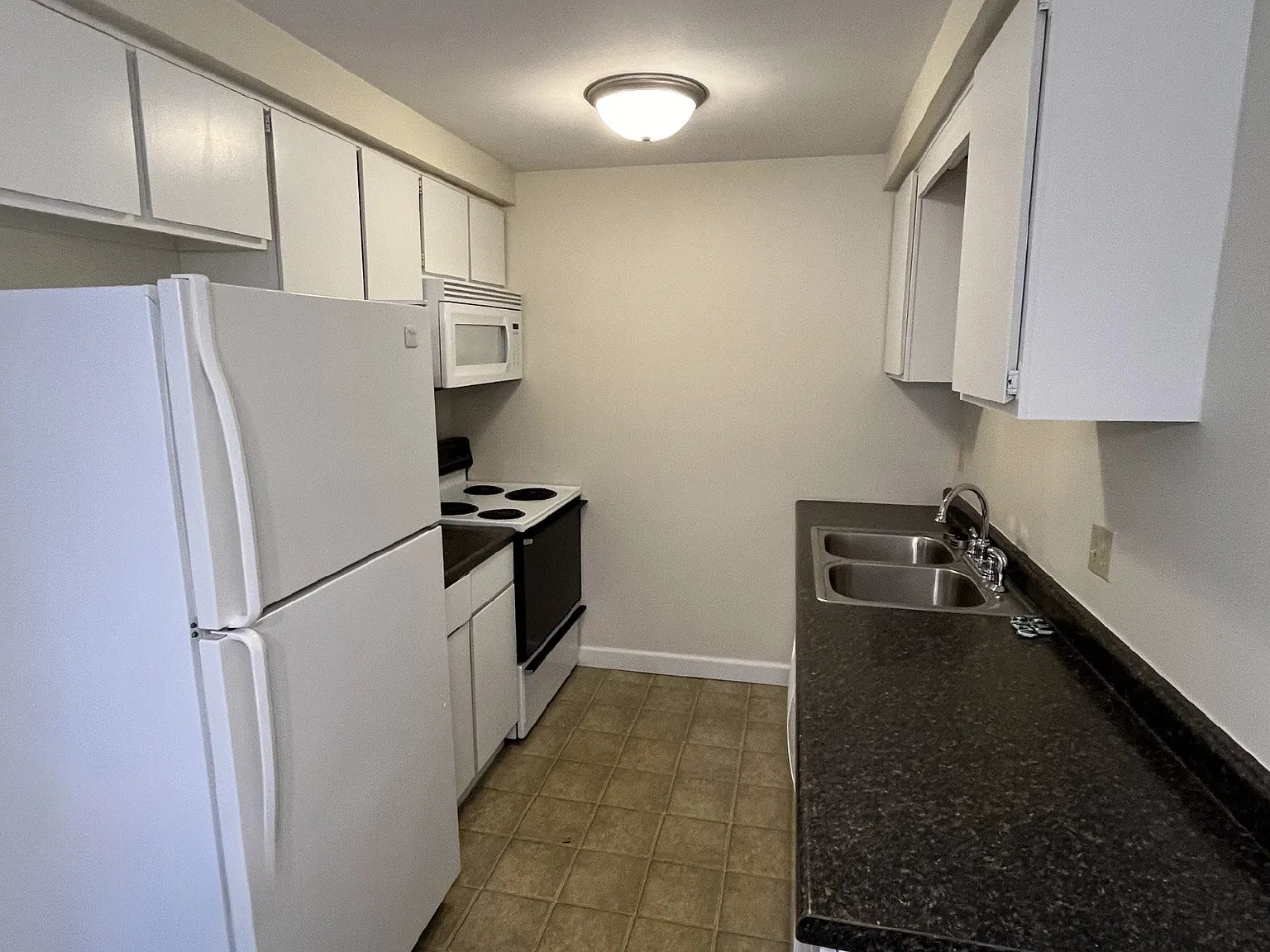 2 bed, 1.0 bath, $1,600 — Photo 4