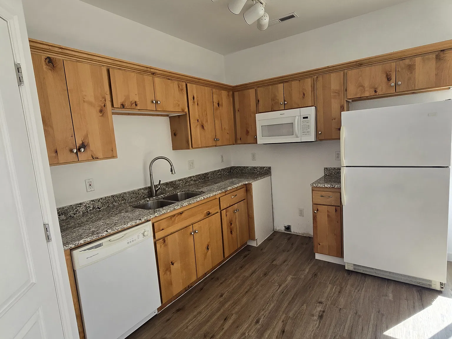 858 S 170 W — Photo 3