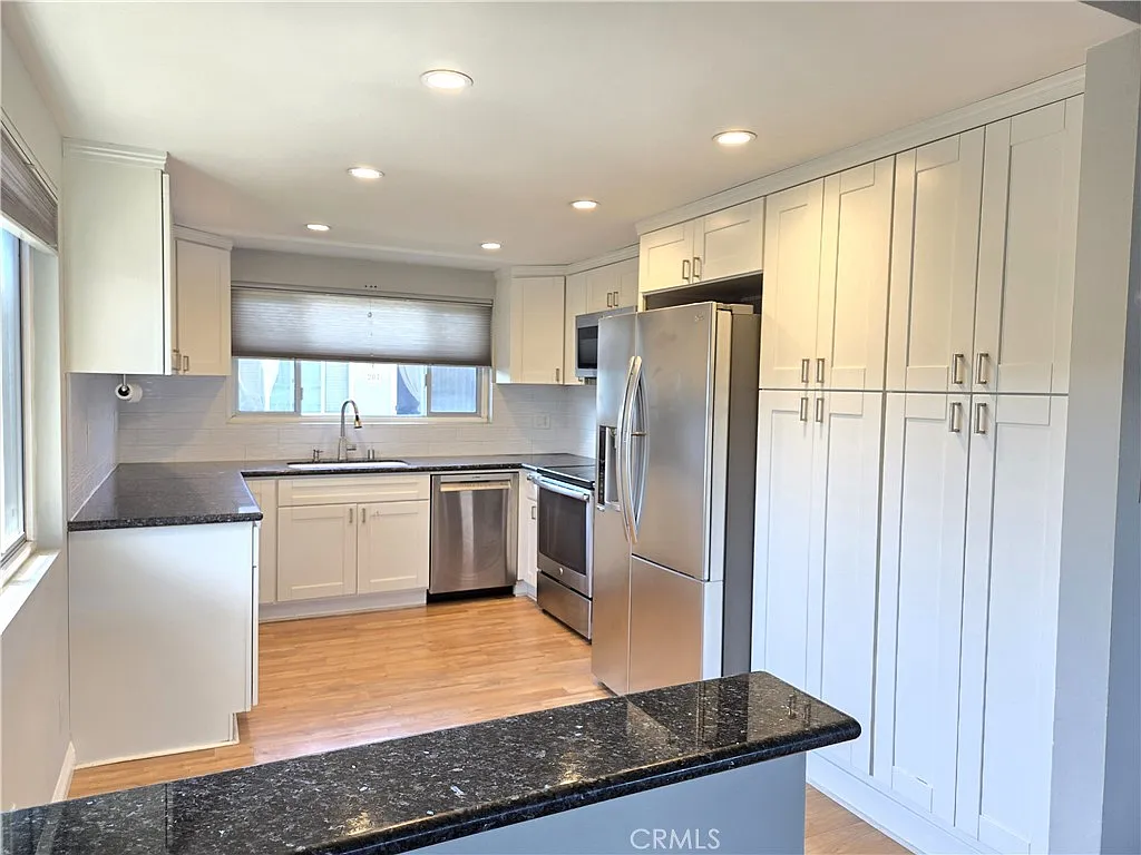 3 bed, 1143 sqft, $3,600 — Photo 3