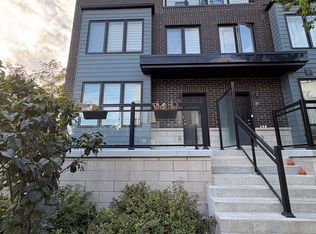 1155 Stroud Ln #9, Mississauga, ON L5J 0B3