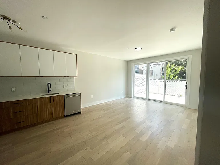 268 New York Ave #1D — Photo 12