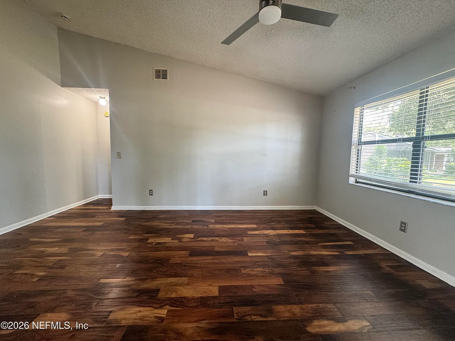 3 bed, 2.0 bath, 1164 sqft, $1,650 — Photo 2