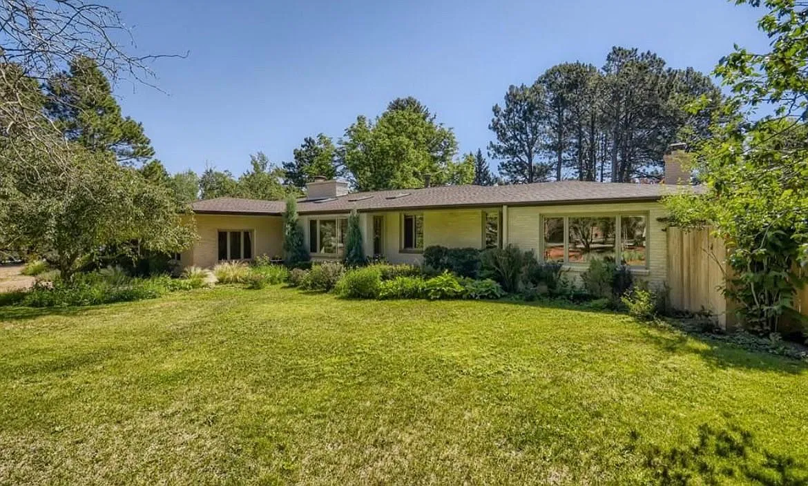 5 bed, 4382 sqft, $4,100 — Photo 1