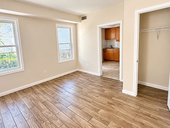 2nd image of 355 10th Ave #2