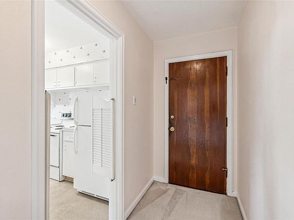 3rd image of 5919 Nagel Ave APT H