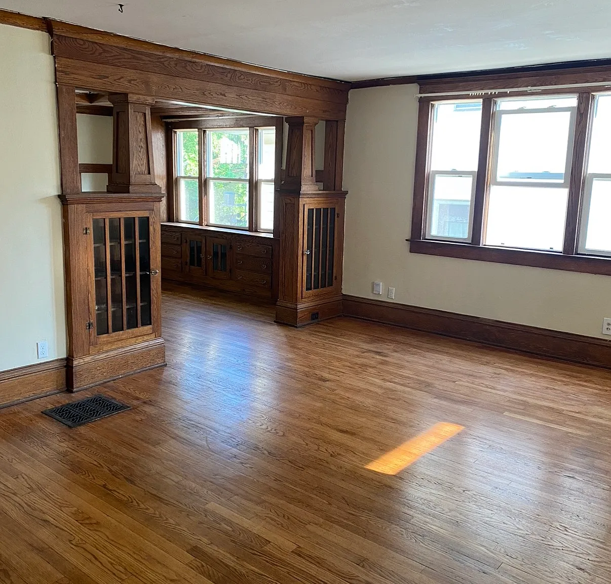 Leslie St, Lansing — Photo 2