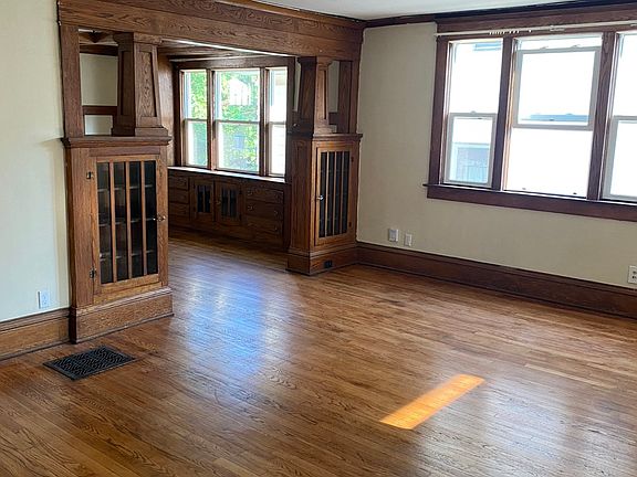 2nd image of 234 Leslie St