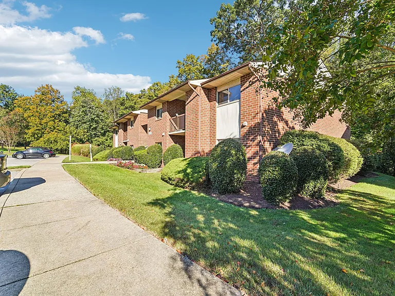Autumn Woods Apartments