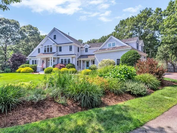 11 Teal Cir, Mashpee, MA 02649