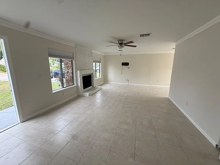 2289 SE Carnation Ave — Photo 1