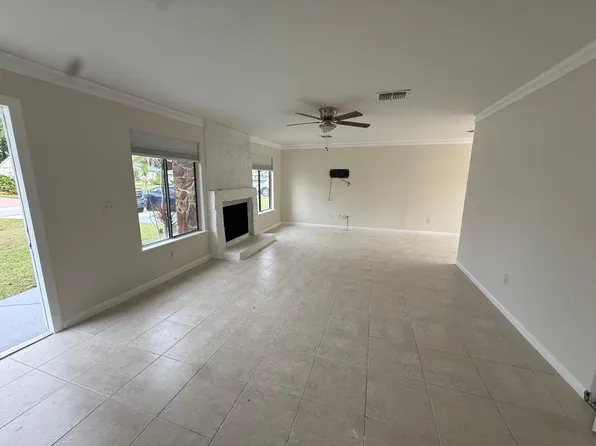 2289 SE Carnation Ave, Pt Saint Lucie, FL 34952