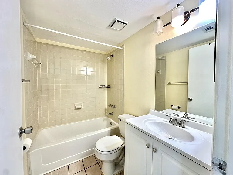 251 W Palm Cir W #W-206 — Photo 3