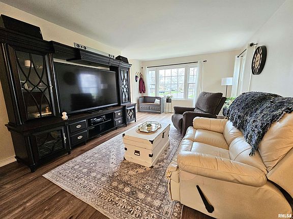 2nd image of 5602 N Arrow Dr