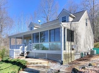 108 Tarragon Pl, Flat Rock, NC 28731