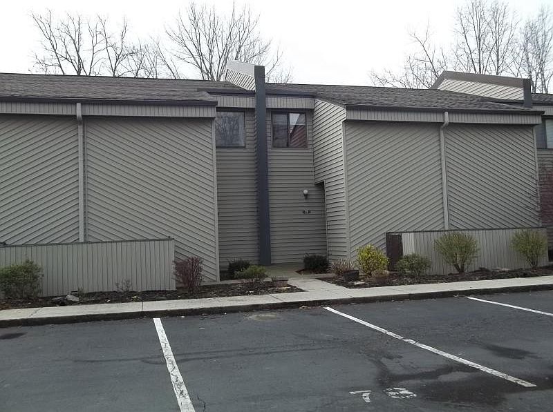 1st image of 74 Lakeshore Ct Unit 79