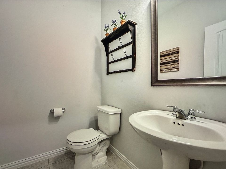 1st image of 1621 Frankford Dr