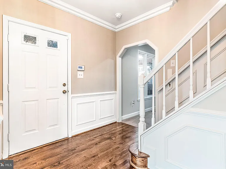 2148 Colonel Way — Photo 3