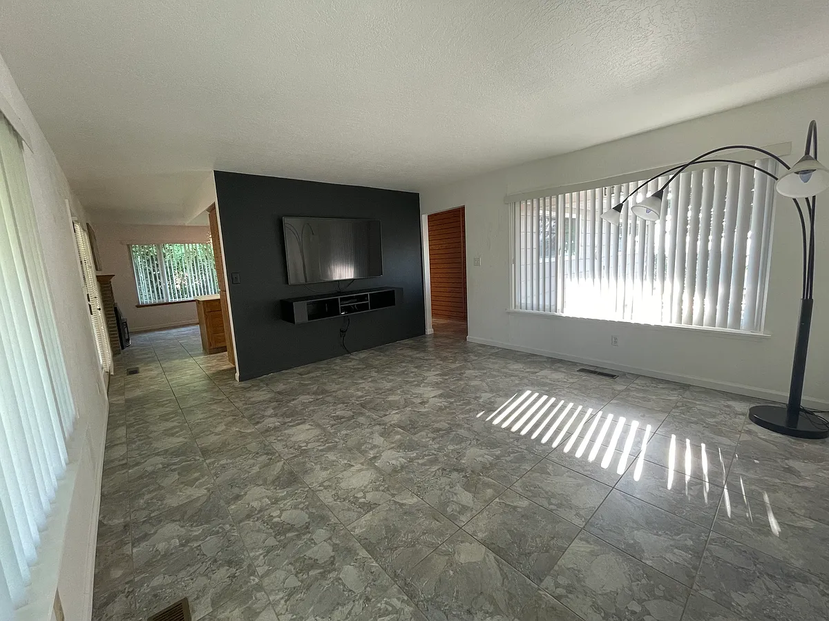 Building Photo - 48 Edgemont Dr