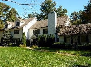 1801 Shore Acres Dr, Lake Bluff, IL