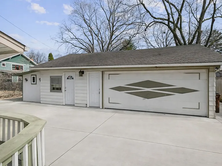 618 S Stewart Ave — Photo 38