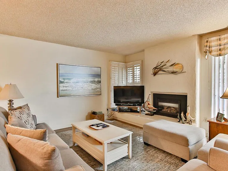 1068 Isabella Ave — Photo 11