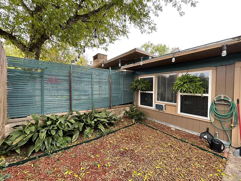 418 Ira Ave — Photo 13