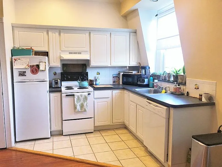 2045 Locust St #4F — Photo 3