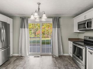 32 Fox Meadow Rd APT E, Leominster, MA 01453