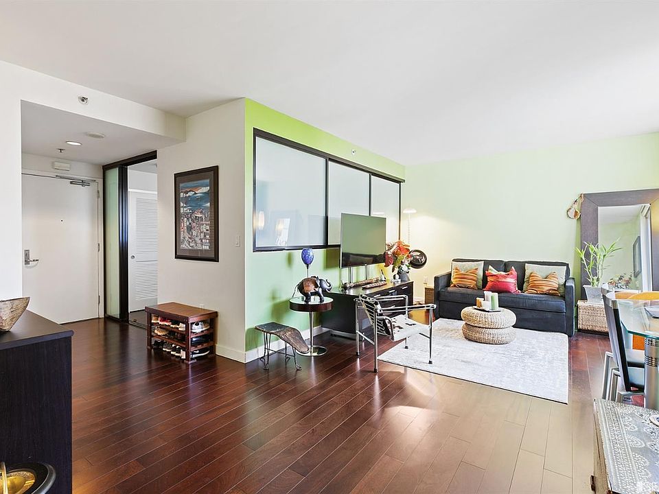 1st image of 250 King St Unit 634