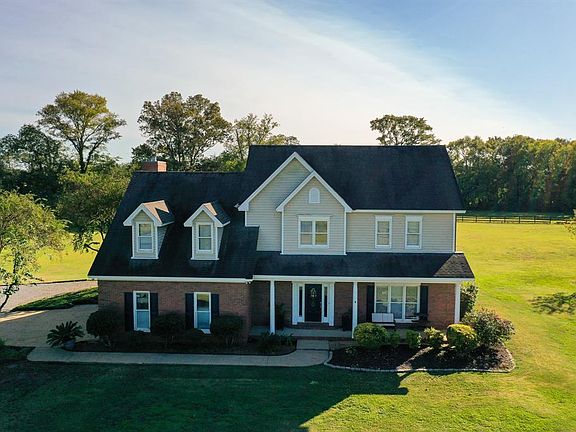 5th image of 102 Oak Leaf Ct