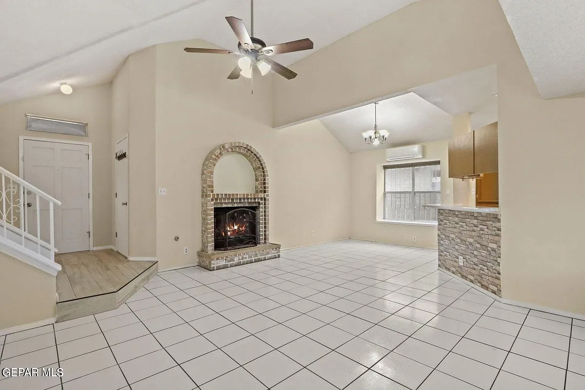 Building Photo - 12072 Autumn Gate Dr