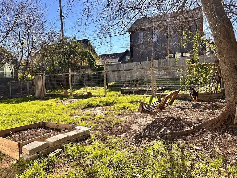 403 Post Road Dr — Photo 22