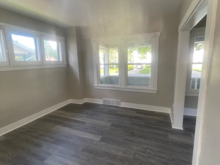 52 N Dunlap Ave — Photo 3