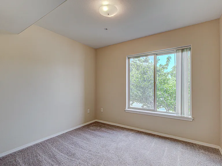 River Walk Apartments — Photo 34