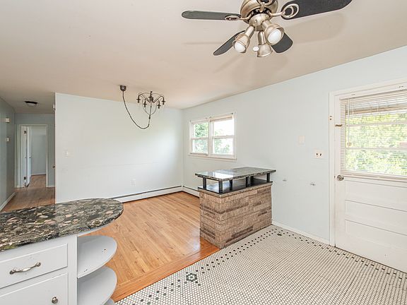 5th image of 48 Whitaker Ave #1