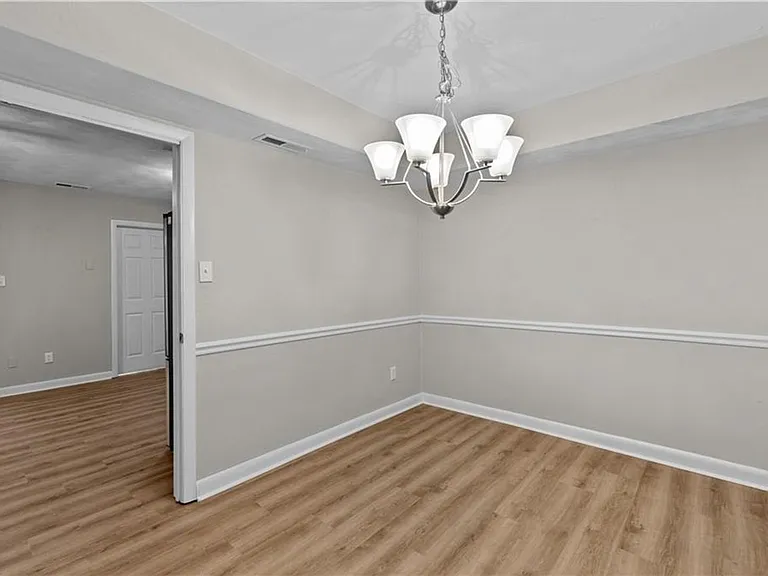 811 S Grosvenor Ct — Photo 16