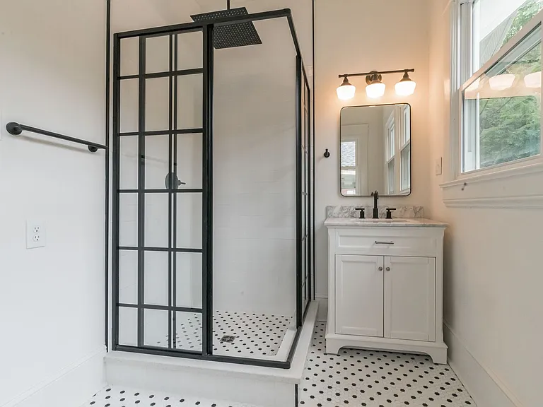 512 Granville Dr — Photo 8