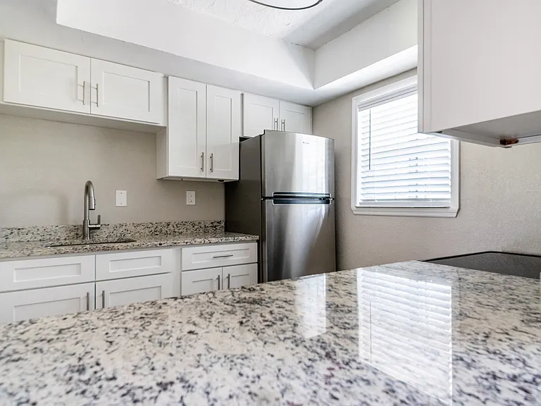Palm Cove Apartments — Photo 7