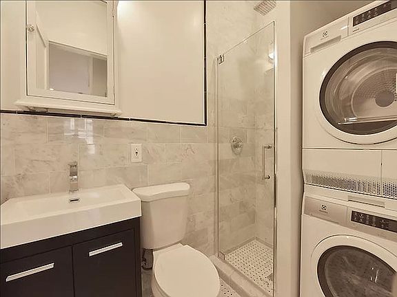 4th image of 239 E 81st St APT 2D